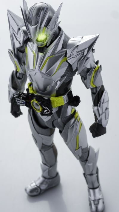 S.H.Figuarts  假面骑士零一 金属簇飞蝗