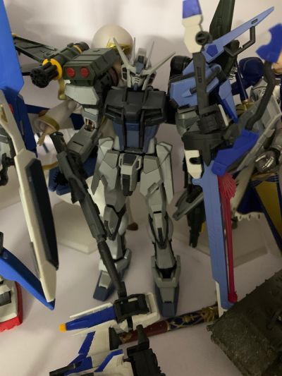 RG 1/144 GAT-X105强袭高达 装甲未启动样式