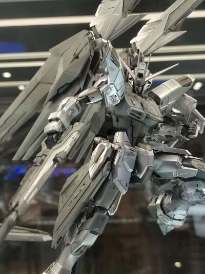 MG 高达基地限定 机动战士高达SEED  自由高达 2.0版 [银色涂装]