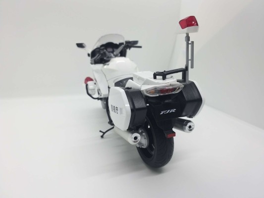 1/12 完成品摩托 YAMAHA FJR1300P 白色涂装 (警视厅)