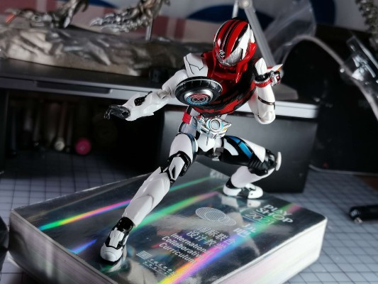 S.H.Figuarts 假面骑士驰骑  假面骑士驰骑 白热型