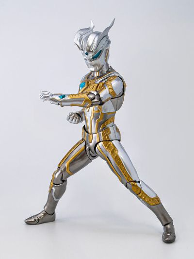 S.H.Figuarts 奥特银河格斗 巨大阴谋 终极赛罗闪耀型