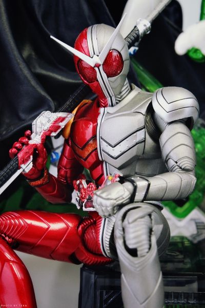 S.H.Figuarts(真骨雕制法) 假面骑士双骑 假面骑士警骑