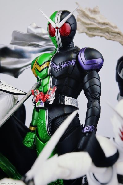 S.H.Figuarts(真骨雕制法)  假面骑士双骑 永恒 A至Z/命运的盖亚记忆体 假面骑士永骑