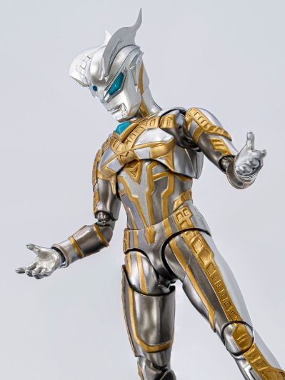 S.H.Figuarts 奥特银河格斗 巨大阴谋 终极赛罗闪耀型