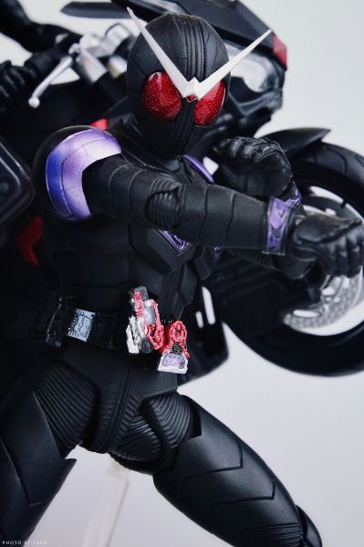 S.H.Figuarts(真骨雕制法) 假面骑士双骑 假面骑士警骑