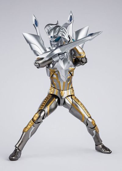 S.H.Figuarts  终极赛罗闪耀型