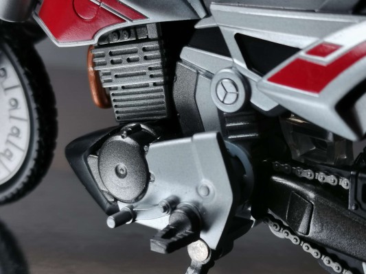 S.H.Figuarts  机动摩托人与假面骑士555套装