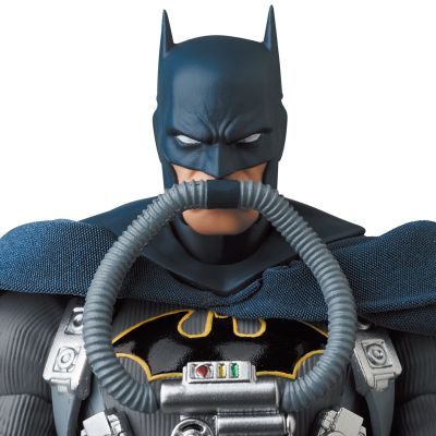 MAFEX 编号166 蝙蝠侠：缄默 STEALTH JUMPER BATMAN