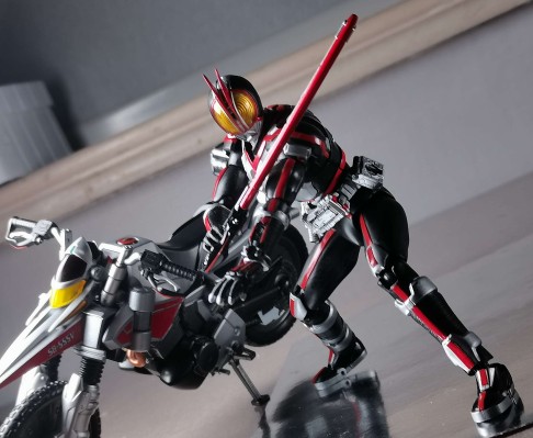 S.H.Figuarts  机动摩托人与假面骑士555套装