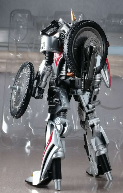 S.H.Figuarts  机动摩托人与假面骑士555套装