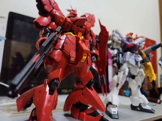 MG 1/100  机动战士高达SEED DESTINY ZGMF-1001/M 幻影型扎古·焰 (雷・札・巴雷尔专用机)