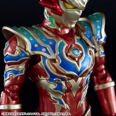 S.H.Figuarts  奥特银河格斗 巨大阴谋  泰迦奥特曼 彩虹三重斯特利姆形态