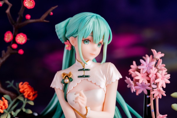 Myethos 韶华初音 深色背景