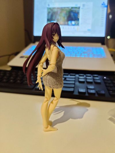 figma#505 女性body 千秋 露背毛衣