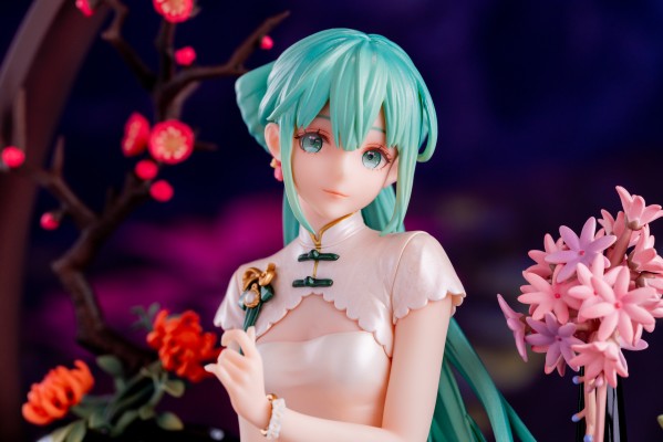 Myethos 韶华初音 深色背景