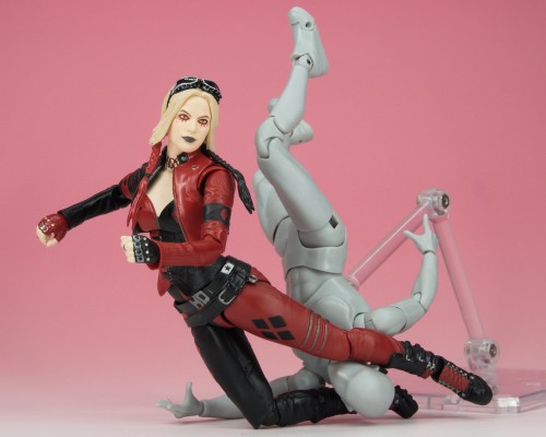 S.H.Figuarts X特遣队2  哈莉·奎恩/小丑女 (THE'RE DYING TO SAVE THE WORLD)