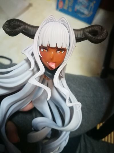 ムチムチデカパイマラ喰い魔王様とおんぼろ四畳半同栖生活  Frisia Ornstein