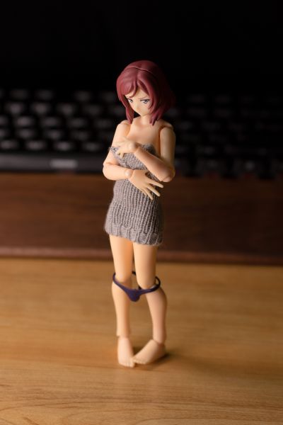 figma#505 女性body 千秋 露背毛衣