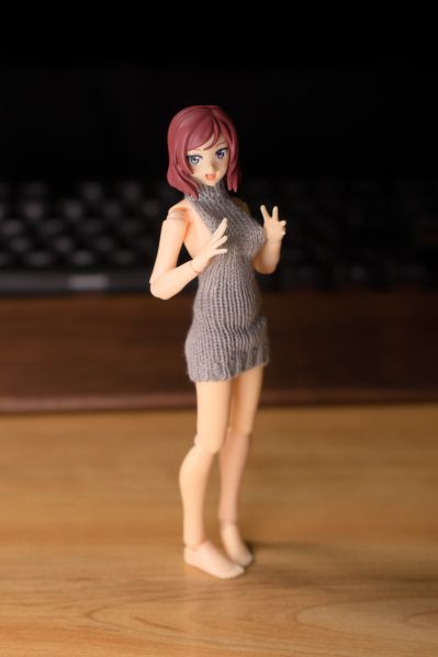 figma#505 女性body 千秋 露背毛衣