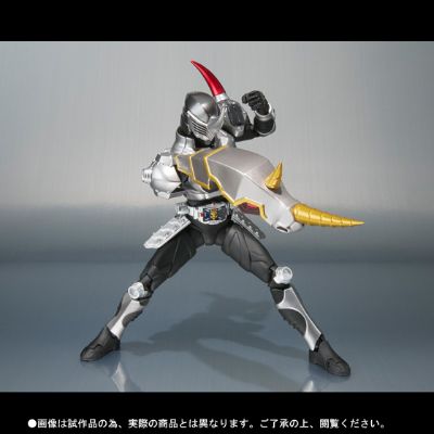 S.H.Figuarts 假面骑士龙骑 假面骑士铠