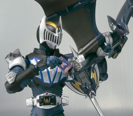 S.H.Figuarts 假面骑士龙骑 假面骑士夜骑 与 黑暗之翼 套装