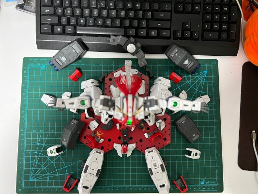 MG 1/100  能天使高达 启动形态