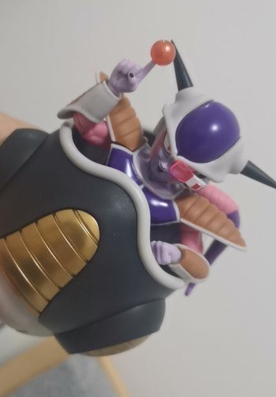 S.H.Figuarts  弗利萨 第一形态+弗利萨飞船