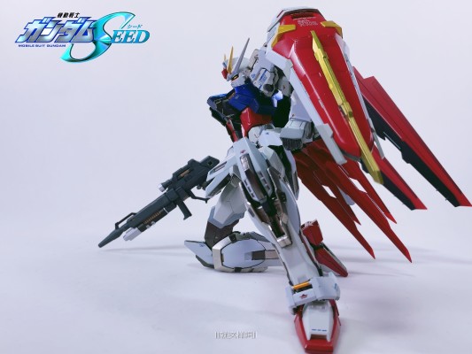 METAL BUILD 机动战士高达SEED GAT-X105 强袭高达  -METAL BUILD系列10周年纪念版-