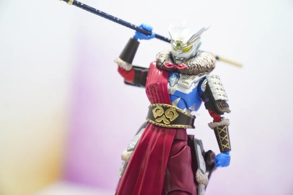 S.H.Figuarts 奥特曼英雄传 悟空战袍·赛罗奥特曼