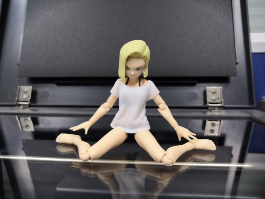 S.H.Figuarts 龙珠超 人造人18号 -宇宙生存篇-