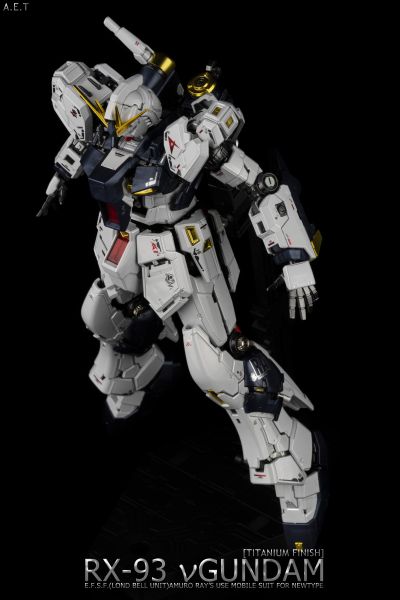 RG 机动战士高达：逆袭的夏亚 RX-93 Nu高达［钛金质感］