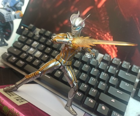 S.H.Figuarts  终极赛罗闪耀型