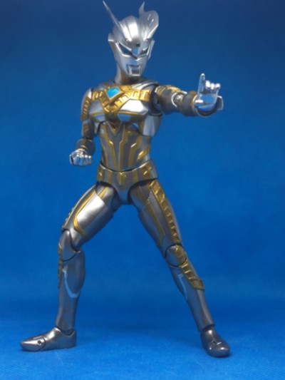S.H.Figuarts  终极赛罗闪耀型