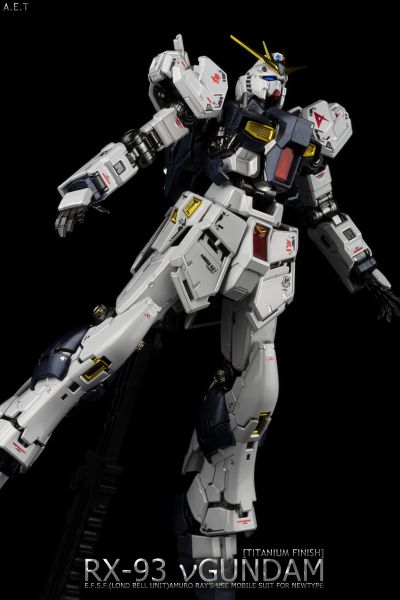 RG 机动战士高达：逆袭的夏亚 RX-93 Nu高达［钛金质感］