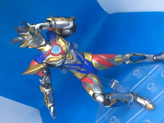 S.H.Figuarts  泽塔奥特曼 德尔塔天爪