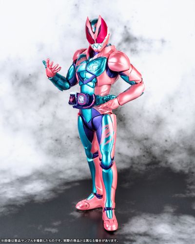 S.H.Figuarts 假面骑士利维斯 假面骑士利维 暴龙基因