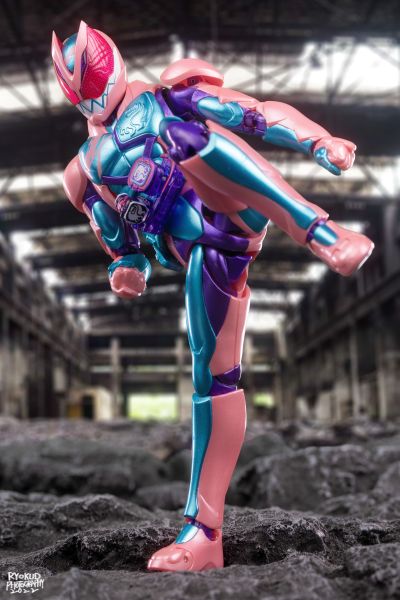 S.H.Figuarts 假面骑士利维斯 假面骑士利维 暴龙基因