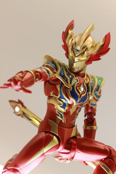 S.H.Figuarts  奥特银河格斗 巨大阴谋  泰迦奥特曼 彩虹三重斯特利姆形态