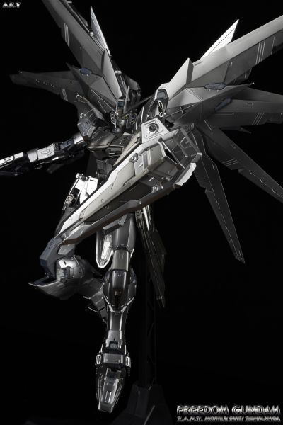 MG 高达基地限定 机动战士高达SEED  自由高达 2.0版 [银色涂装]