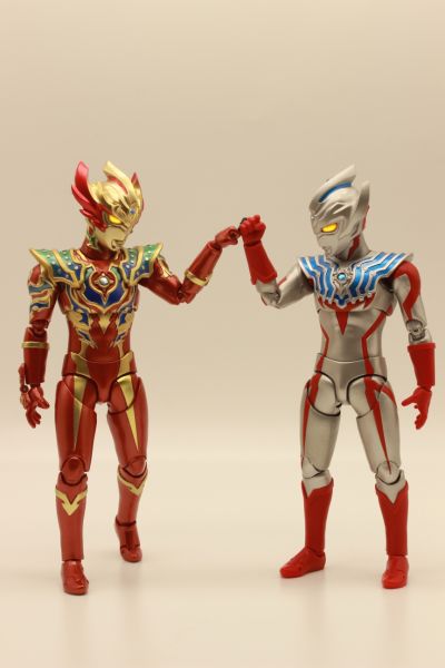 S.H.Figuarts  奥特银河格斗 巨大阴谋  泰迦奥特曼 彩虹三重斯特利姆形态