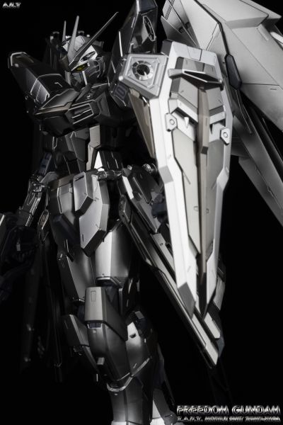 MG 高达基地限定 机动战士高达SEED  自由高达 2.0版 [银色涂装]