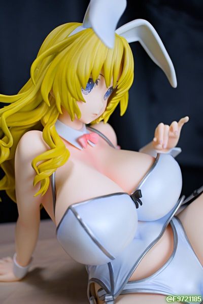 智恵 兔女郎