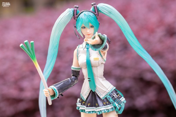 PlayArts改 DESIGNED BY TETSUYA NOMURA 初音未来