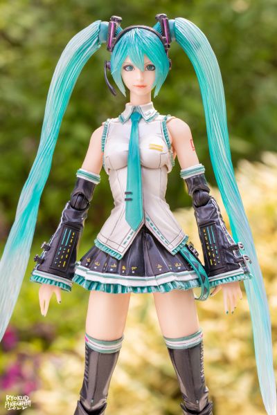 PlayArts改 DESIGNED BY TETSUYA NOMURA 初音未来