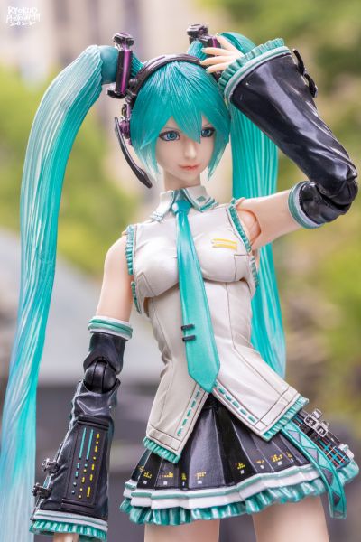 PlayArts改 DESIGNED BY TETSUYA NOMURA 初音未来