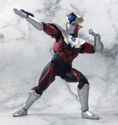 S.H.Figuarts 泰迦奥特曼 泰塔斯奥特曼