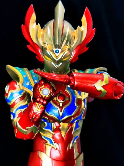 S.H.Figuarts  奥特银河格斗 巨大阴谋  泰迦奥特曼 彩虹三重斯特利姆形态