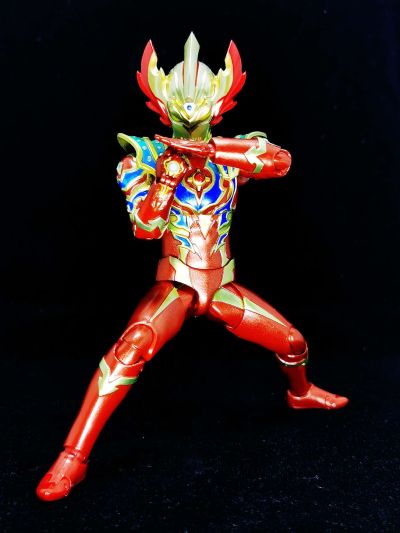 S.H.Figuarts  奥特银河格斗 巨大阴谋  泰迦奥特曼 彩虹三重斯特利姆形态