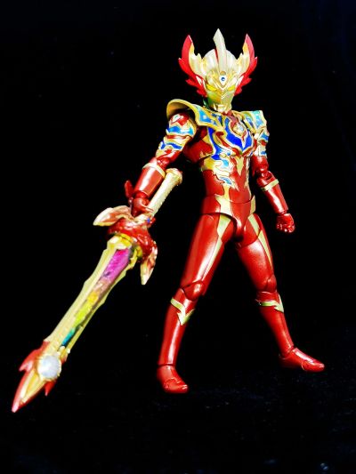 S.H.Figuarts  奥特银河格斗 巨大阴谋  泰迦奥特曼 彩虹三重斯特利姆形态